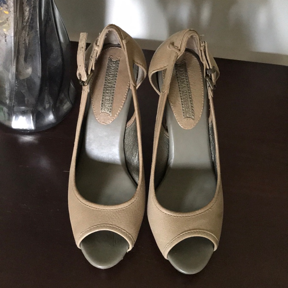 Banana republic nude pumps